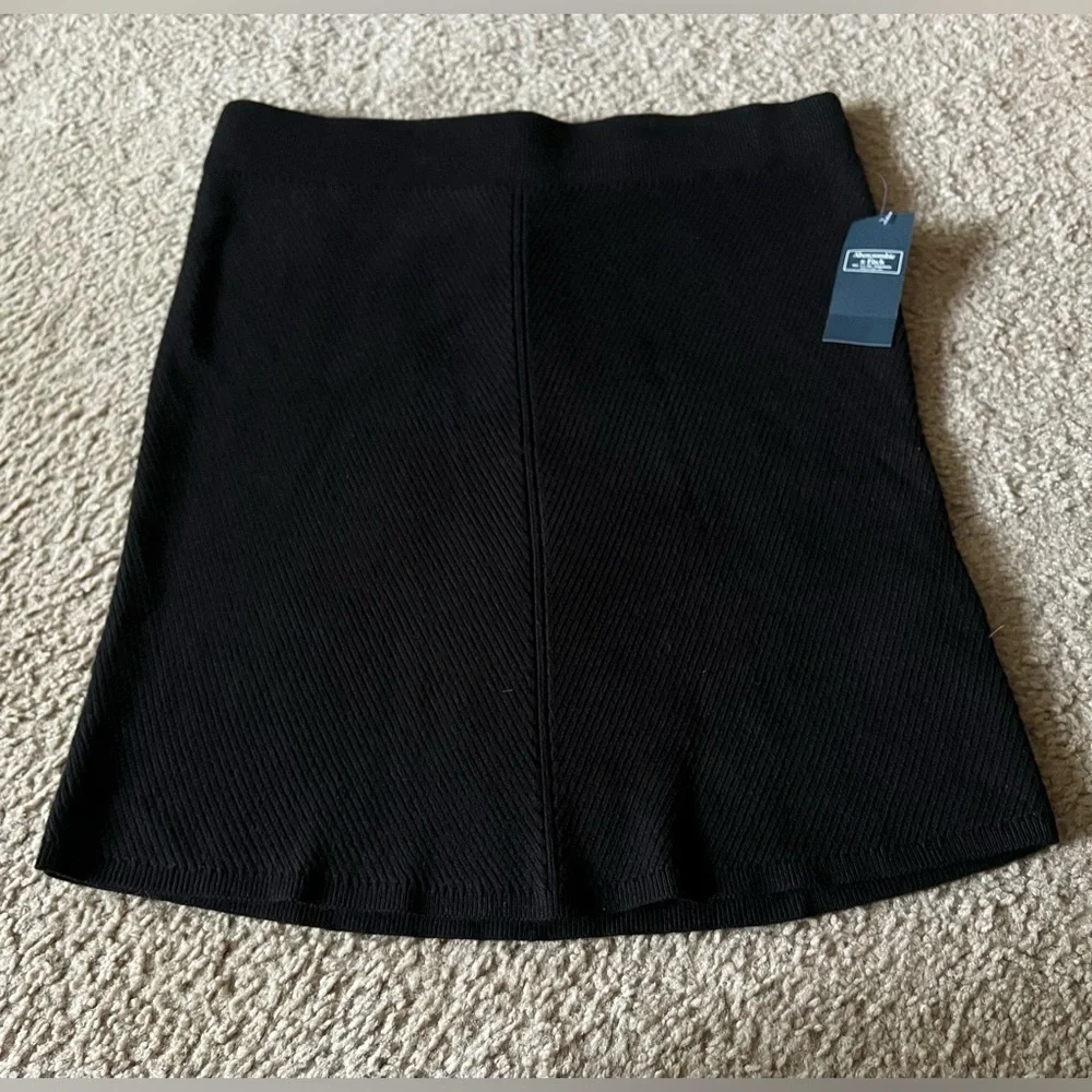 NWT Abercrombie & Fitch Ribbed Knit Skirt Black size Medium